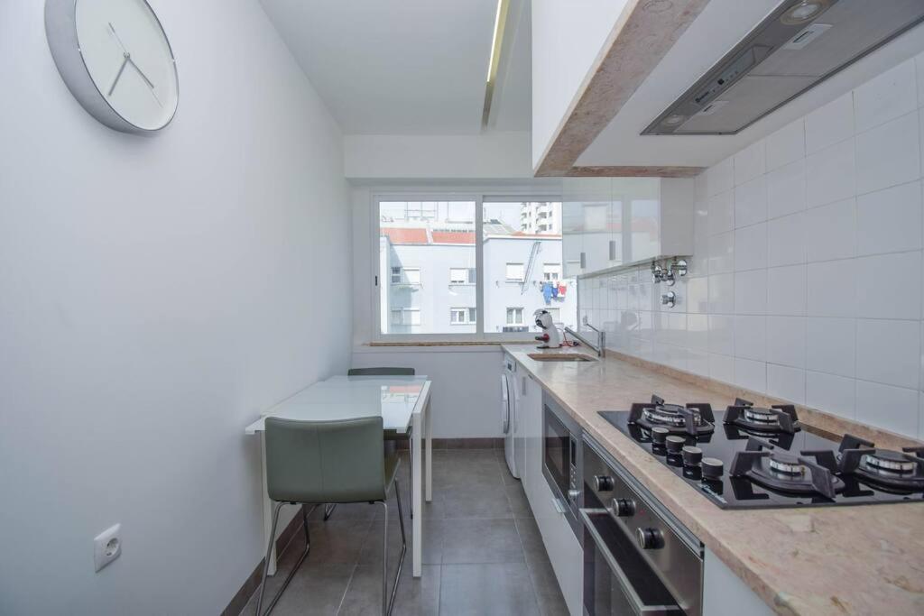 Cozy And Sunny Family Apartment Lisboa Exteriör bild