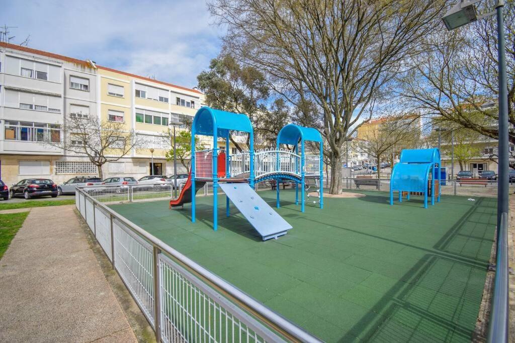 Cozy And Sunny Family Apartment Lisboa Exteriör bild